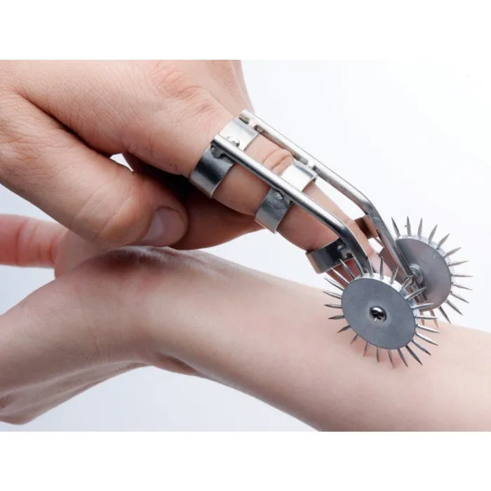 Dildos Master Series Master Series Spikes Double Finger Pinwheel Silver