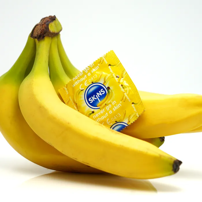 Female Sex Toys Skins Skins Condoms Banana 12 Pack